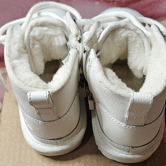 UGGS (TODDLER)(NUMEL2 (LNWOT) - Picture 2 of 10